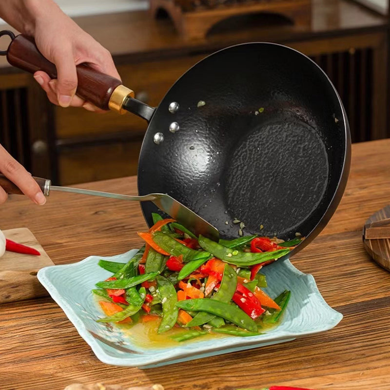 🔥 50% Rabatt! 🔥 Authentisches Wok-Erlebnis wie beim Profi! – Handgefertigter, gehämmerter Gusseisen-Wok ohne Beschichtung – mit Deckel für vielseitiges Kochen – speichert Hitze optimal & wird mit der Zeit immer besser 🍳