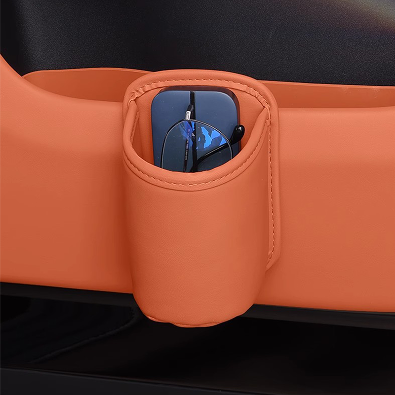 🥳2026 HEIßER VERKAUF🥳💞95.000 VERKAUFT!🚗🧺 50% RABATT! Leder-Auto-Tür-Becherhalter – Weite Öffnung, leichter Zugriff auf Getränke & Handy. Clip-on für sicheren Halt. PU-Leder, robust & stilvoll. 🛡️✨