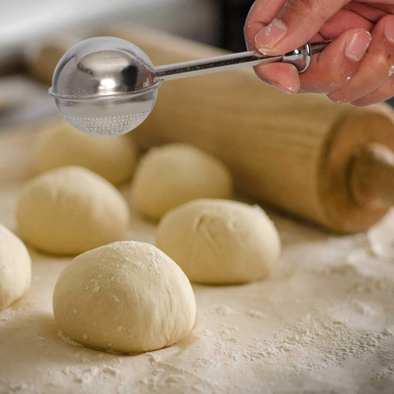 🍰 Mehlklumpen & Staubchaos? – Multifunktionaler Mehlstreuer zum Backen – gleichmäßig streuen ohne Sauerei – für Mehl, Puderzucker & Kakao ✨