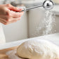 🍰 Mehlklumpen & Staubchaos? – Multifunktionaler Mehlstreuer zum Backen – gleichmäßig streuen ohne Sauerei – für Mehl, Puderzucker & Kakao ✨